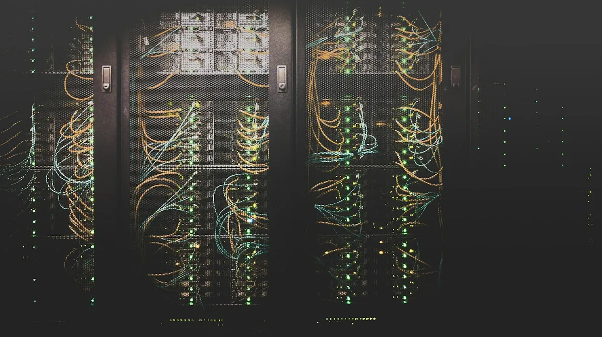 Netzwerkkabel und Server-Infrastruktur beim Domain-Umzug