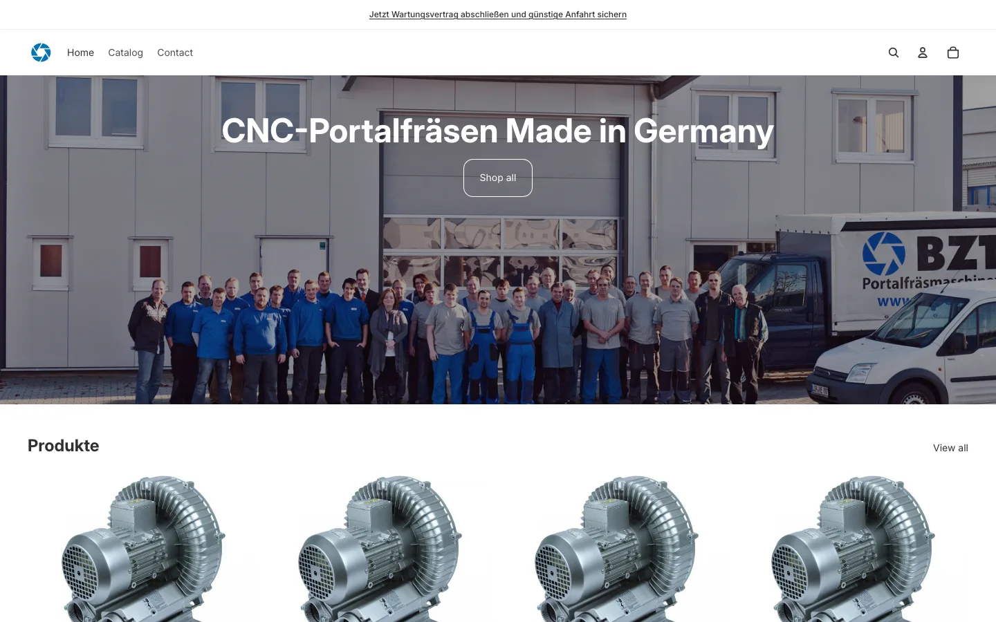Startseite des BZT-Shops im Dezember 2025: unverändertes Standard-Theme mit englischer Navigation und viermal demselben Produktbild